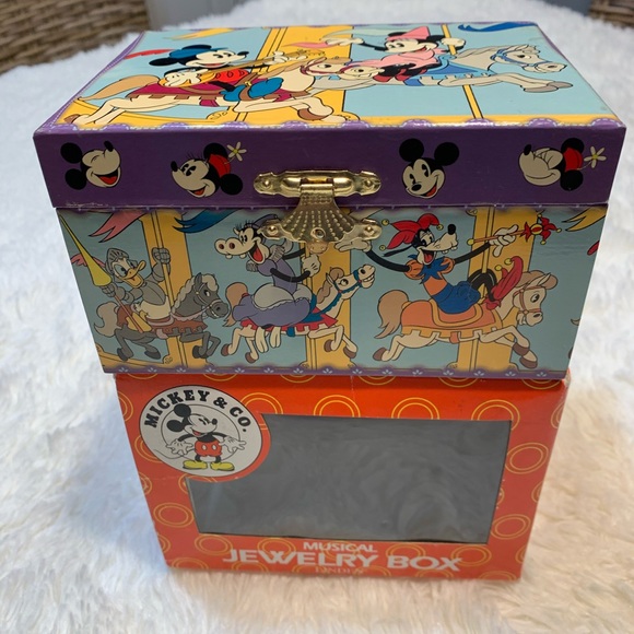 Vintage Musical Mickey & Co. Jewelry Box. - Picture 5 of 11